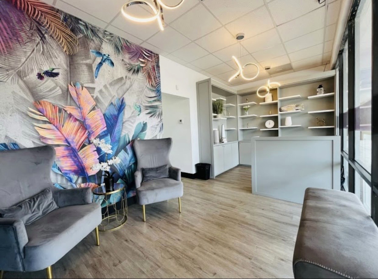 Reception lounge at Captivant Esthetics waxing studio in Tamarac FL